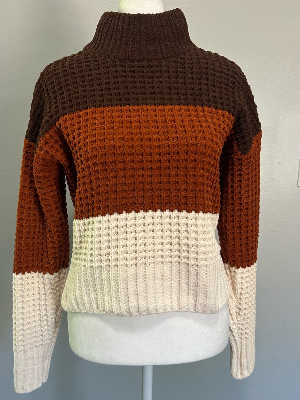 Women’s Cropped Colorblock Soft Knit Turtle Neck Sweater in Brown Rust & Cream